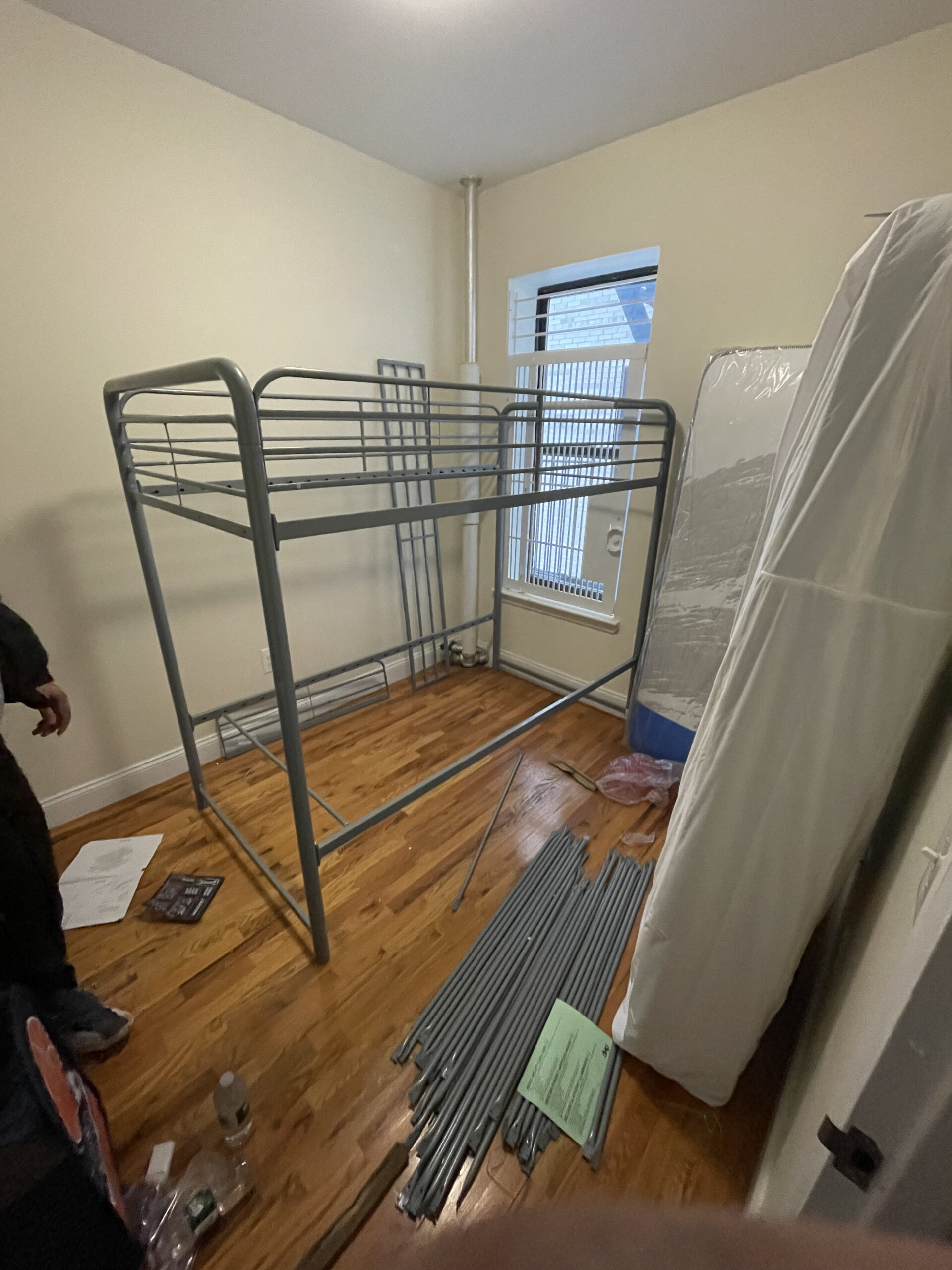 assembling bed